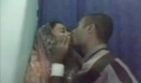 एक काली औरत मूवी पिक्चर सेक्सी वीडियो की गांड पर सह।
