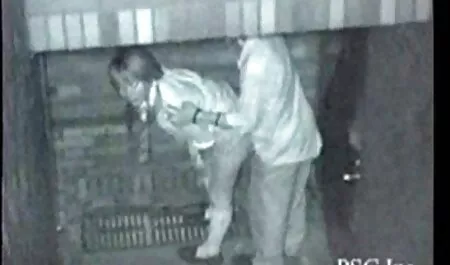 एक गोरा के कुमारी दुल्हन सेक्सी मूवी साथ क्लासिक समूह सेक्स।
