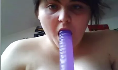 पत्नी अपने बेडरूम में देखकर पड़ोसी को blowjob देती सेक्सी मूवी फुल मूवी है