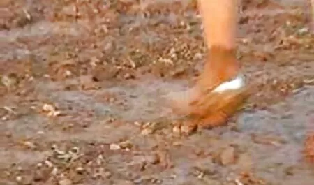 सामंत लिली महान स्तन कुमारी दुल्हन सेक्सी मूवी दिखाते हैं।