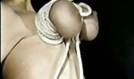 रूसी कलाकार ने दो मॉडल सेक्सी मूवी फिल्म की चुदाई की।