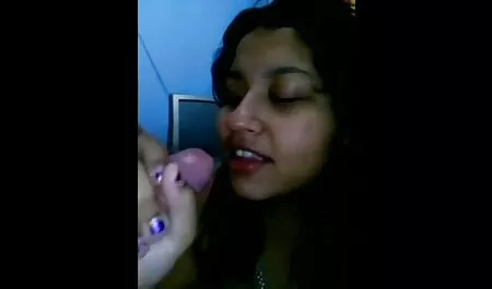 एक नाइटी में 18yo प्यारी अपनी सो एक्स एक्स हॉट मूवी रही पत्नी के बगल में एक शादीशुदा आदमी को चूसती है और चूत में देती है