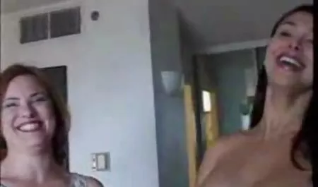 लड़कियों को एक राज सेक्सी मूवी दायरे में जाने दें।
