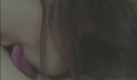 लड़की साउथ की मूवी सेक्सी बिना कपड़ों के हस्तमैथुन करती है।