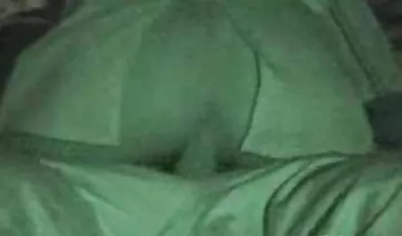 एक रूसी बछिया के सेक्सी हीरोइन की सेक्सी मूवी पेट पर सह।