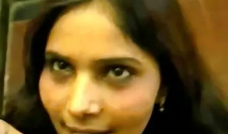 बड़े स्तनों के साथ हिंदी सेक्सी मूवी वीडियो में खेला गया।