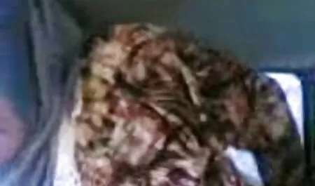 सूट में आदमी लड़की को गुजराती वीडियो सेक्सी मूवी गड़बड़ कर दिया।