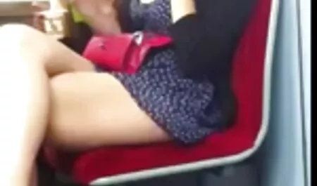 एक सदस्य को सेक्सी मूवी देखने गिरा दिया।