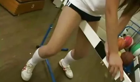 रूसी एक गोथिक लड़की के साथ fucks। लव सेक्सी मूवी
