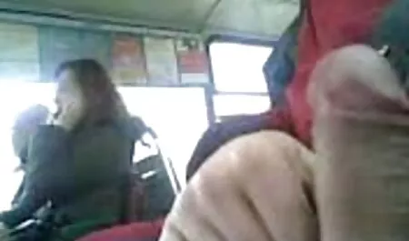 बॉयफ्रेंड एक लड़की और उसकी हिंदी सेक्स मूवीस सौतेली माँ को चोदता है।