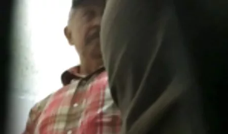 एक बड़े सेक्सी मूवी नेपाली गधे में एक डिक चिपक जाती है।